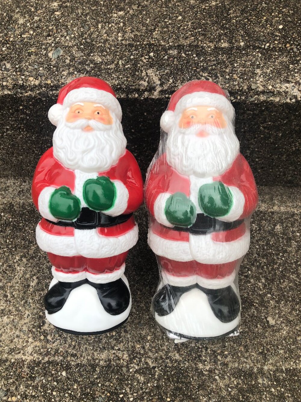 2 Vintage 1995 Empire SANTA CLAUS Blow Mold Christmas Pathway Light Toppers 10"